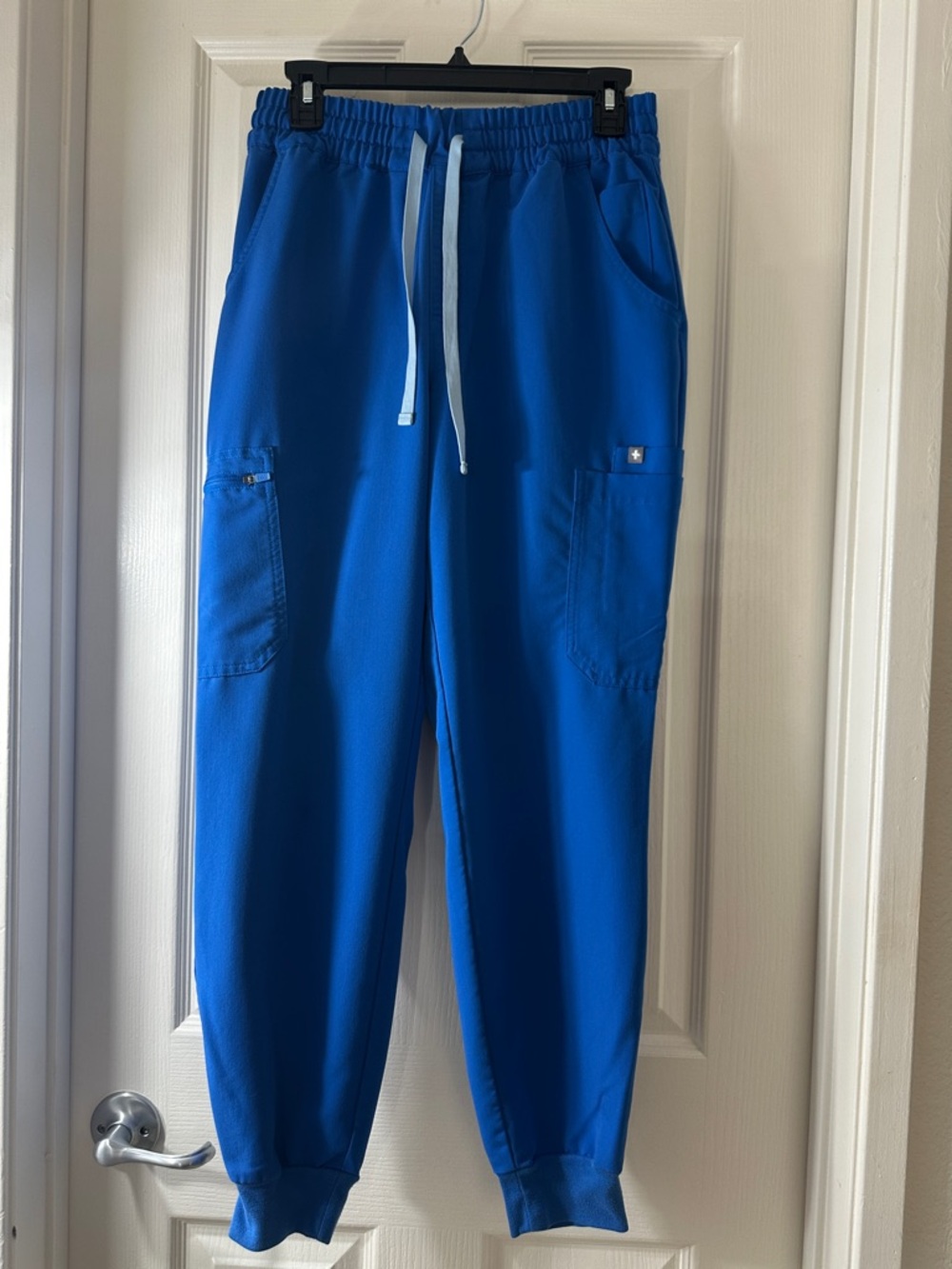 Figs women’s Blue Elastic-Waist Cargo Jogger Pants